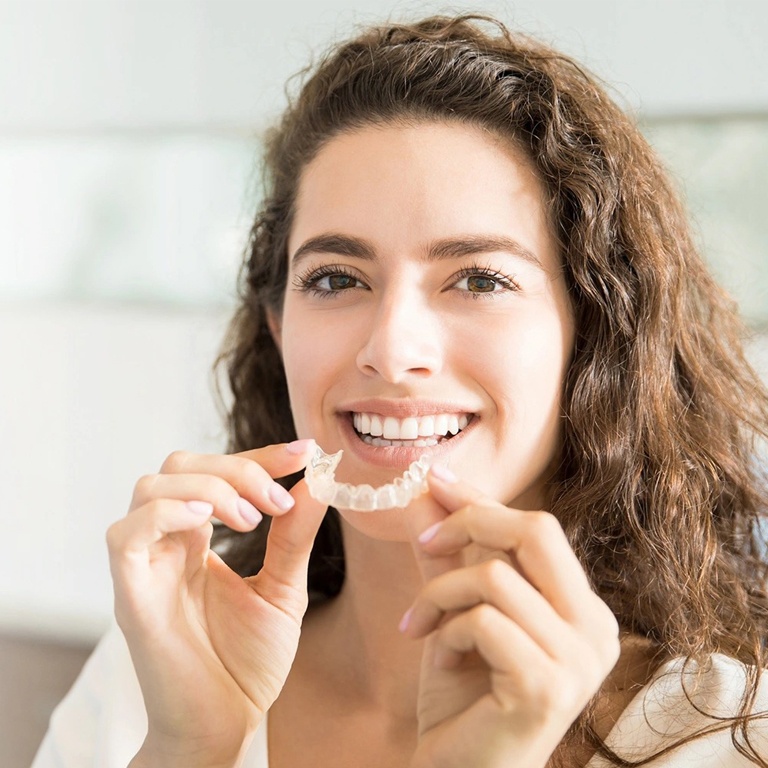 How Invisalign Can Straighten Your Teeth